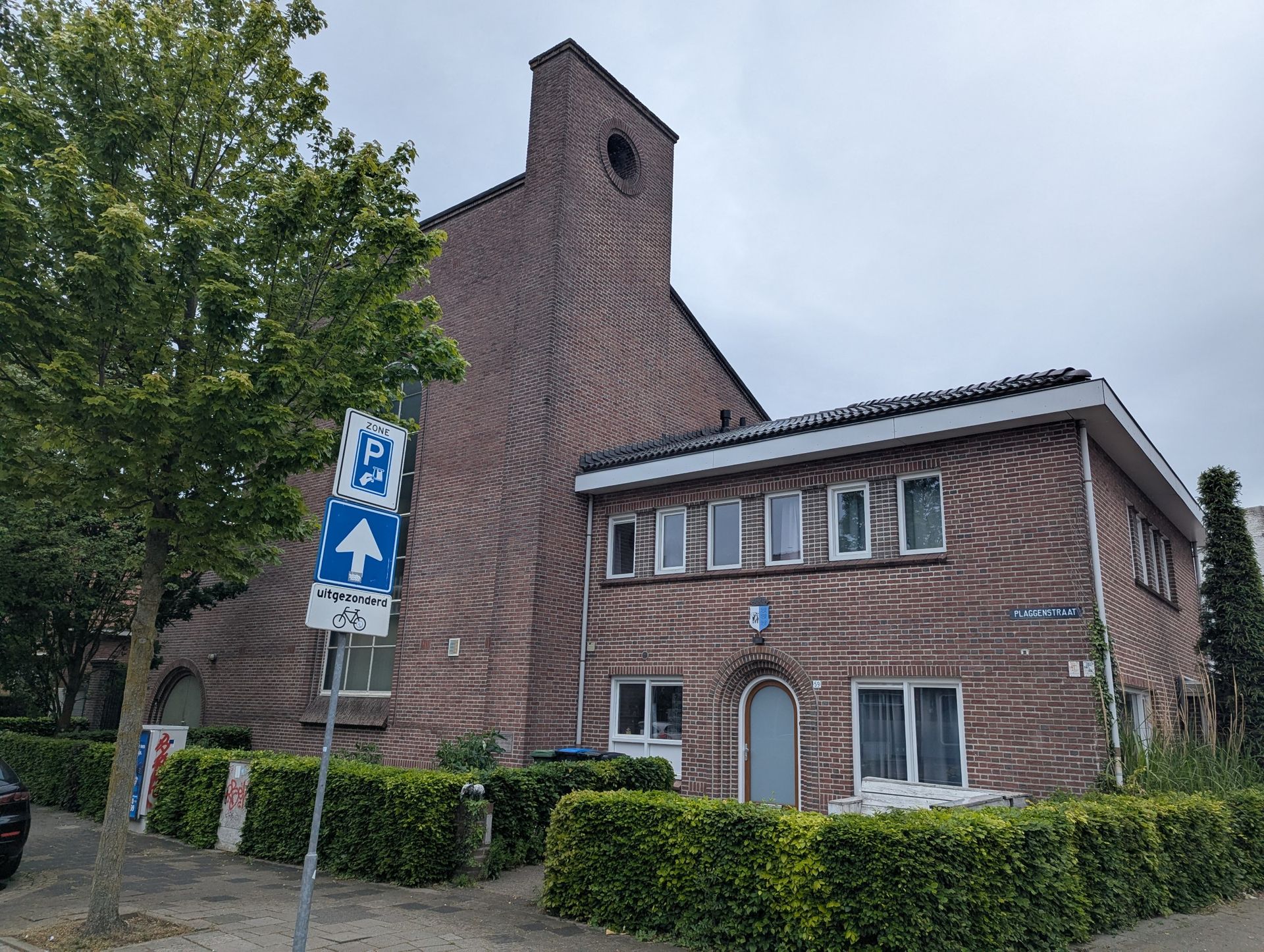 De kerk aan de Plaggenstraat 57